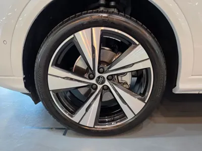 Audi Q5 2025, 1536 км, за 37703.95 USD