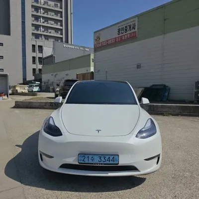 Tesla Model Y · 2022 год