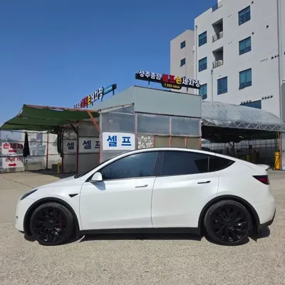 Tesla Model Y 2022, 105000 км, за 26046.74 USD