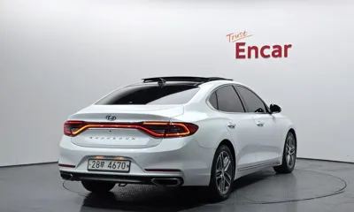 Hyundai Grandeur 2018, 129117 км, за 9844.73 USD