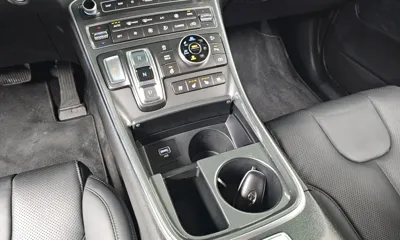 Hyundai Santafe 2023, 23885 км, за 19821.6 USD - фото 9