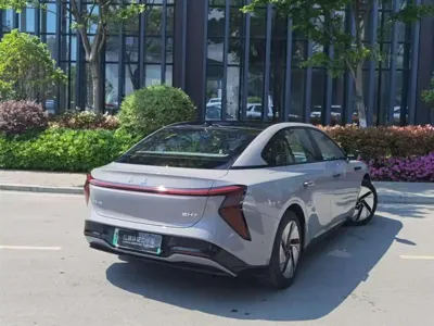 Hongqi Hongqi EH7 2025, 14000 км, за 17627.67 USD