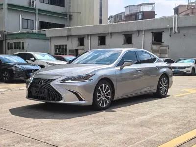 Lexus ES · 2021 год