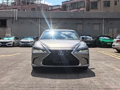 Lexus ES 2021, 33000 км, за 34460.16 USD