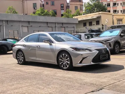 Lexus ES 2021, 33000 км, за 34460.16 USD