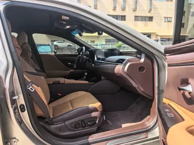 Lexus ES 2021, 33000 км, за 34460.16 USD