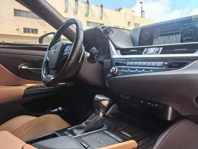 Lexus ES 2021, 33000 км, за 34460.16 USD