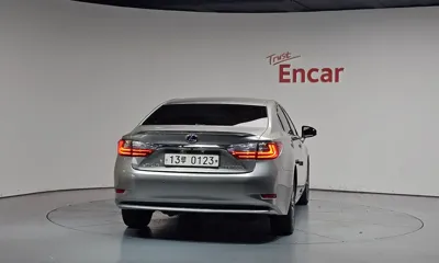 Lexus ES 2017, 135113 км, за 15819.88 USD