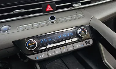 Hyundai Avante 2024, 22619 км, за 18314.3 USD - фото 30