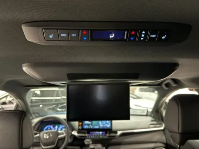 Toyota Sienna 2025, 2671 км, за 43607.53 USD - фото 14