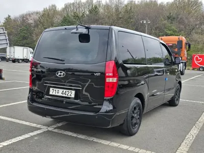 Hyundai Starex 2018, 162300 км, за 6446.57 USD