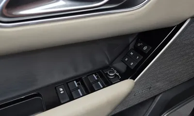 Land Rover Range Rover Velar 2018, 120485 км, за 21275.19 USD - фото 17