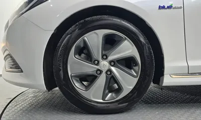 Hyundai Sonata 2015, 160528 км, за 4891.6 USD