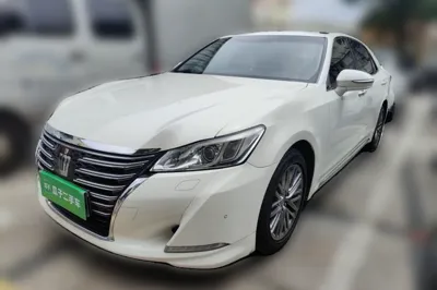 Toyota Crown · 2017 год
