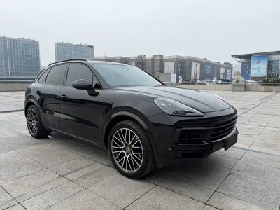 Porsche Cayenne Hybrid 2023, 28000 км, за 68862.7 USD