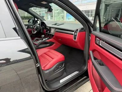 Porsche Cayenne Hybrid 2023, 28000 км, за 68862.7 USD - фото 6