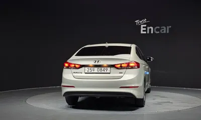 Hyundai Avante 2017, 66299 км, за 5856.68 USD