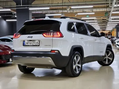 Jeep Cherokee 2022, 2500 км, за 19349.01 USD