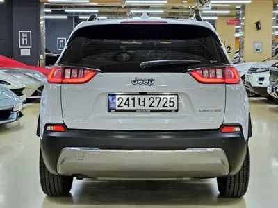 Jeep Cherokee 2022, 2500 км, за 19349.01 USD