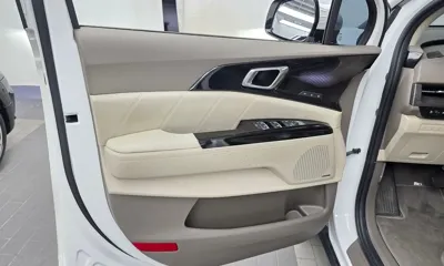 Kia Canival 2023, 78858 км, за 19478.84 USD - фото 24