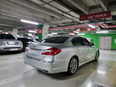 Hyundai Genesis 2013, 128312 км, за 4492.9 USD