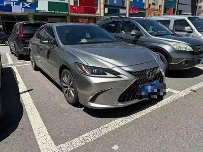 Lexus ES 2022, 70000 км, за 19920.48 USD