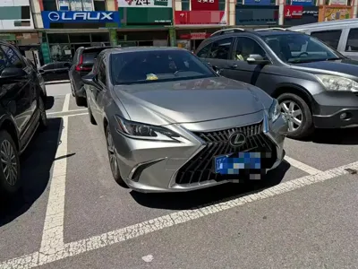 Lexus ES 2022, 70000 км, за 19920.48 USD