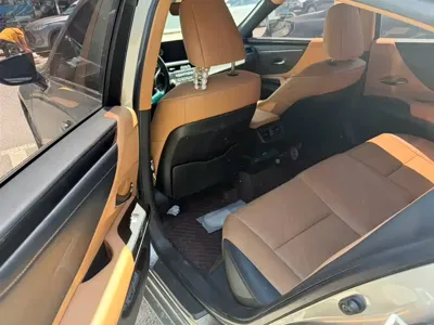 Lexus ES 2022, 70000 км, за 19920.48 USD
