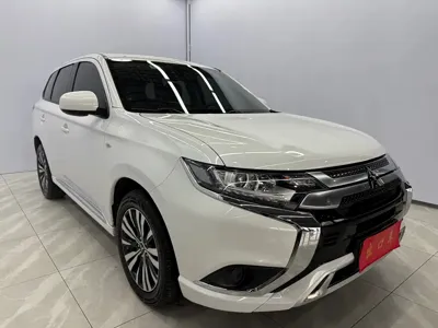 Mitsubishi Outlander 2022, 39100 км, за 12966.37 USD