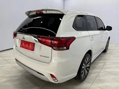 Mitsubishi Outlander 2022, 39100 км, за 12966.37 USD