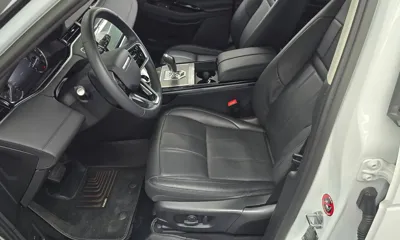 Land Rover Range Rover Evoque 2023, 50996 км, за 24028.12 USD - фото 30