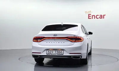 Hyundai Grandeur 2018, 92703 км, за 10245.91 USD