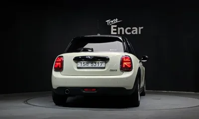 MINI Cooper 2019, 122010 км, за 5016.29 USD