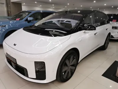 Li Auto Li Auto i8 · 2025 год