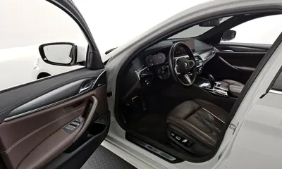 BMW 5-Series 2022, 27816 км, за 28807.92 USD - фото 10