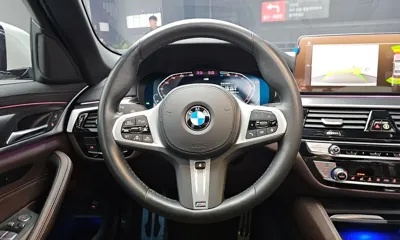 BMW 5-Series 2022, 27816 км, за 28807.92 USD - фото 13