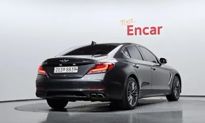 Genesis G70 2018, 78973 км, за 10749.19 USD