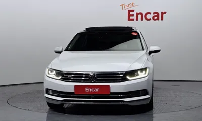 Volkswagen Passat 2018, 57874 км, за 12611.66 USD