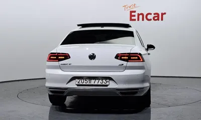 Volkswagen Passat 2018, 57874 км, за 12611.66 USD