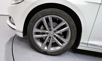 Volkswagen Passat 2018, 57874 км, за 12611.66 USD