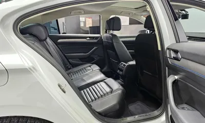 Volkswagen Passat 2018, 57874 км, за 12611.66 USD - фото 12