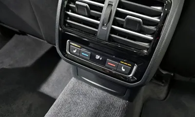 Volkswagen Passat 2018, 57874 км, за 12611.66 USD - фото 18