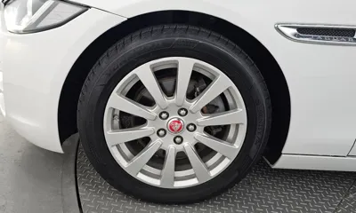 Jaguar XE 2019, 59664 км, за 4591.43 USD