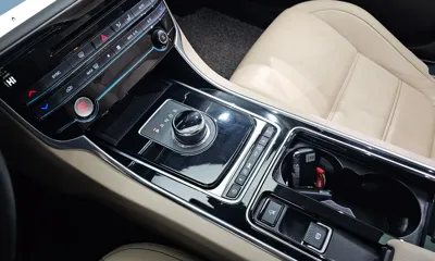 Jaguar XE 2019, 59664 км, за 4591.43 USD - фото 9