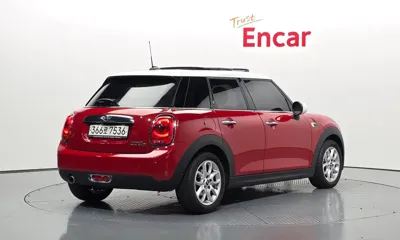 MINI Cooper 2017, 54739 км, за 7426.71 USD