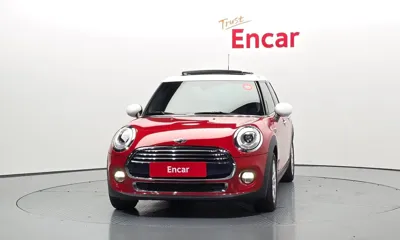 MINI Cooper 2017, 54739 км, за 7426.71 USD