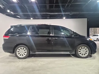 Toyota Sienna 2014, 117090 км, за 9051.24 USD