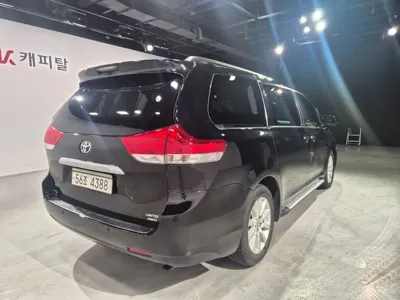 Toyota Sienna 2014, 117090 км, за 9051.24 USD