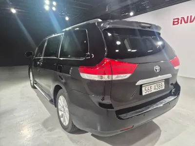 Toyota Sienna 2014, 117090 км, за 9051.24 USD - фото 7