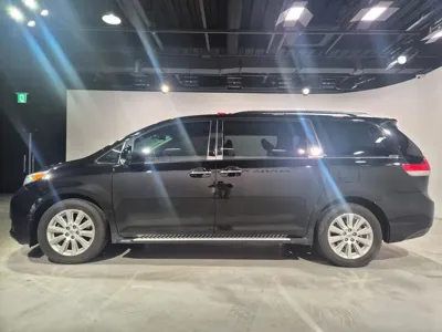 Toyota Sienna 2014, 117090 км, за 9051.24 USD - фото 8